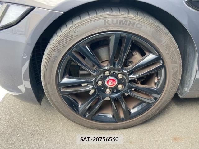 Jaguar XE 2016-04 7058965-13