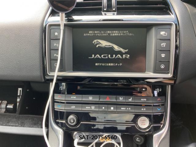 Jaguar XE 2016-04 7058965-15