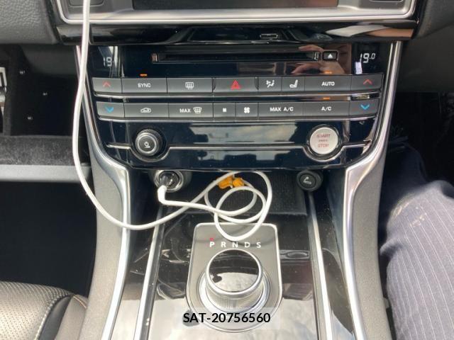 Jaguar XE 2016-04 7058965-16