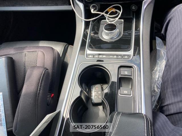 Jaguar XE 2016-04 7058965-17