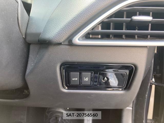 Jaguar XE 2016-04 7058965-18