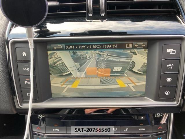 Jaguar XE 2016-04 7058965-23