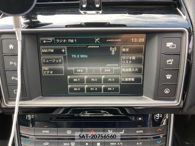 Jaguar XE 2016-04 7058965-24