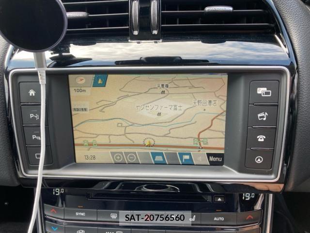 Jaguar XE 2016-04 7058965-25