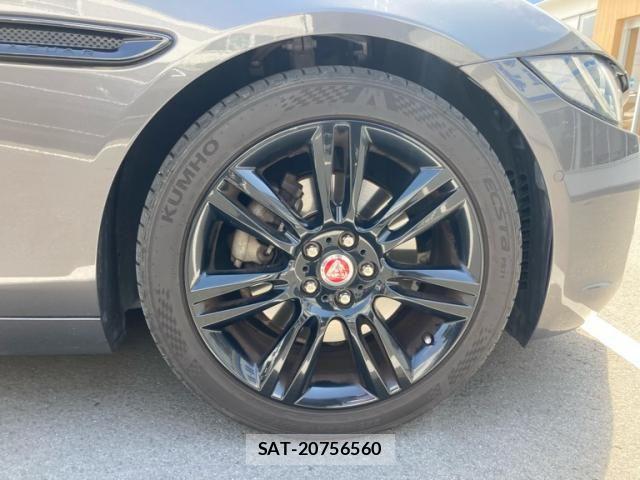 Jaguar XE 2016-04 7058965-3