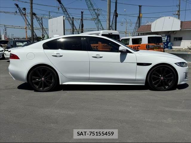 Jaguar XE 2017-12 7272087-11
