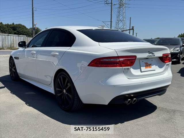 Jaguar XE 2017-12 7272087-12