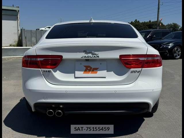 Jaguar XE 2017-12 7272087-13