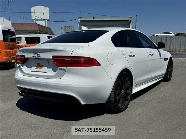 Jaguar XE 2017-12 7272087-14