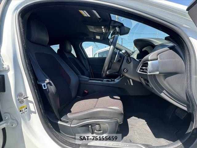 Jaguar XE 2017-12 7272087-15