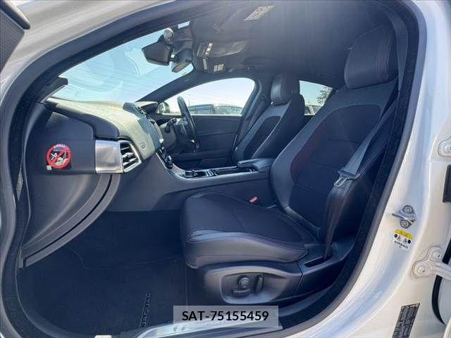 Jaguar XE 2017-12 7272087-16