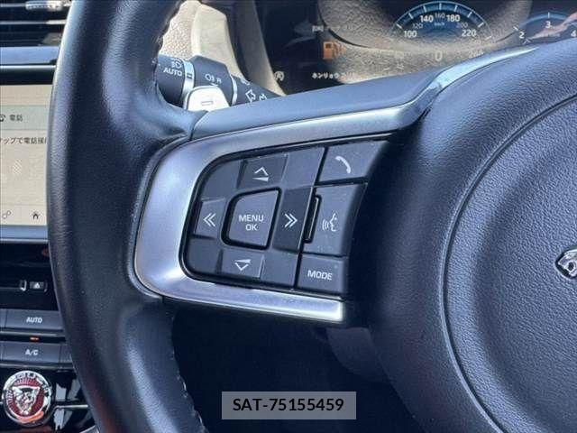 Jaguar XE 2017-12 7272087-23