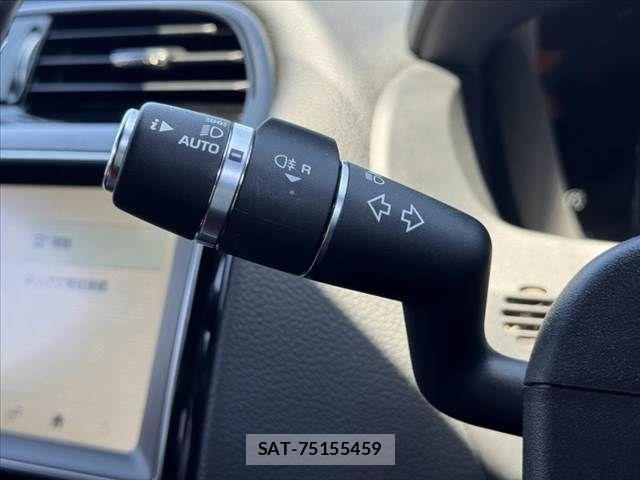 Jaguar XE 2017-12 7272087-27