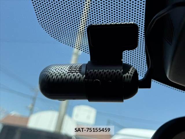 Jaguar XE 2017-12 7272087-28