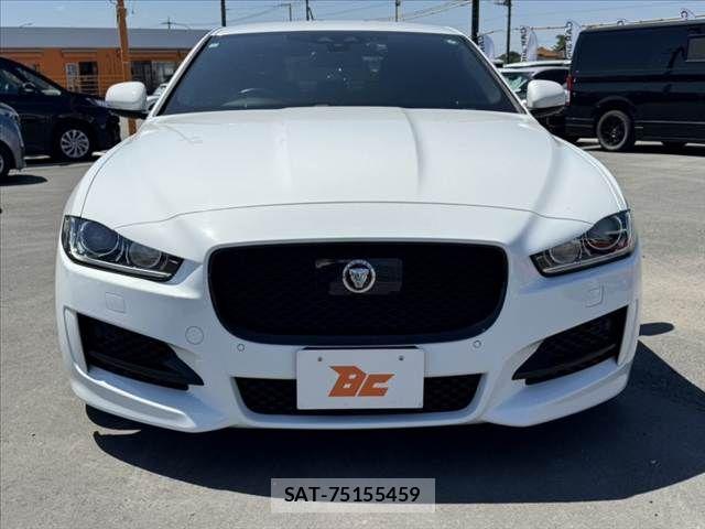 Jaguar XE 2017-12 7272087-8