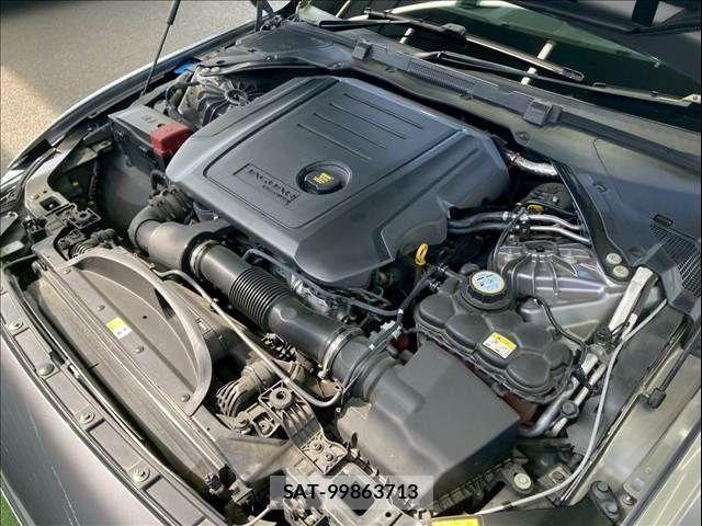 Jaguar XE 2019-07 7358185-11