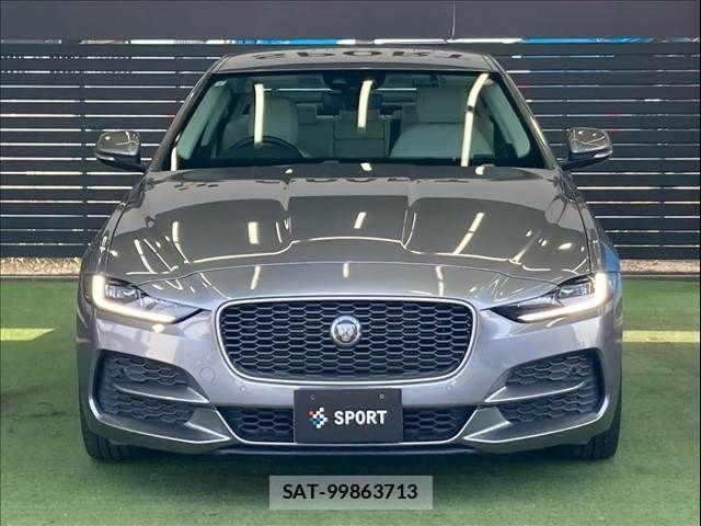 Jaguar XE 2019-07 7358185-12