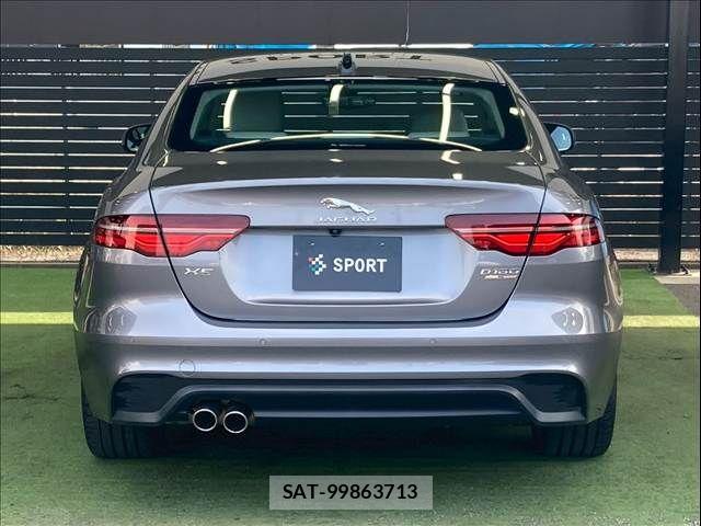 Jaguar XE 2019-07 7358185-13