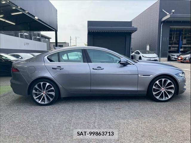Jaguar XE 2019-07 7358185-14