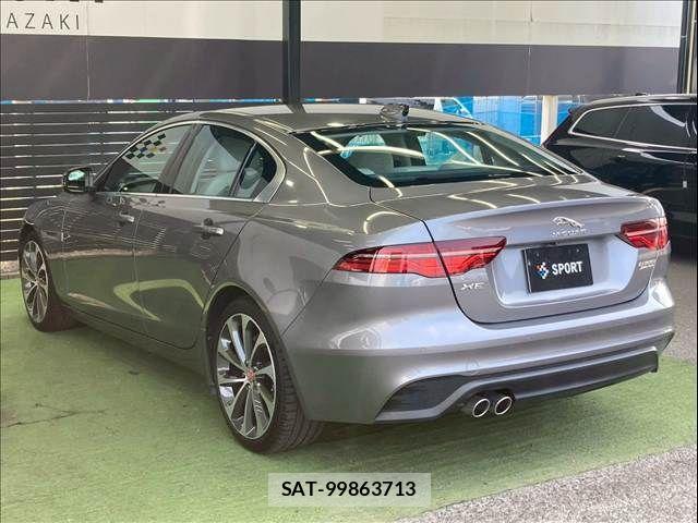 Jaguar XE 2019-07 7358185-16
