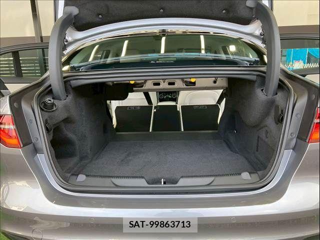 Jaguar XE 2019-07 7358185-17