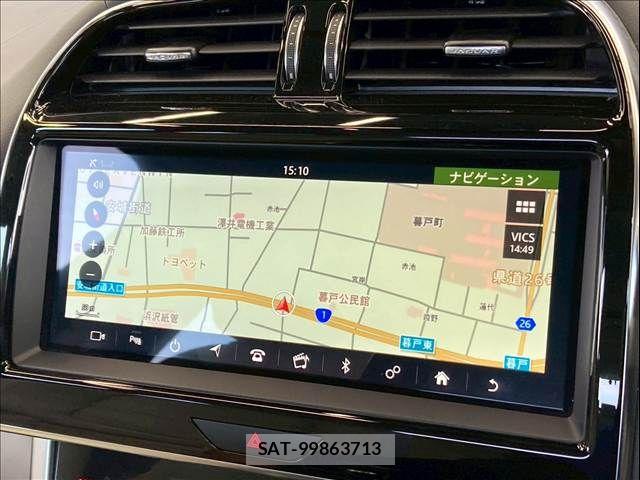 Jaguar XE 2019-07 7358185-3