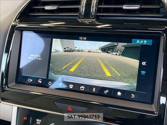 Jaguar XE 2019-07 7358185-4