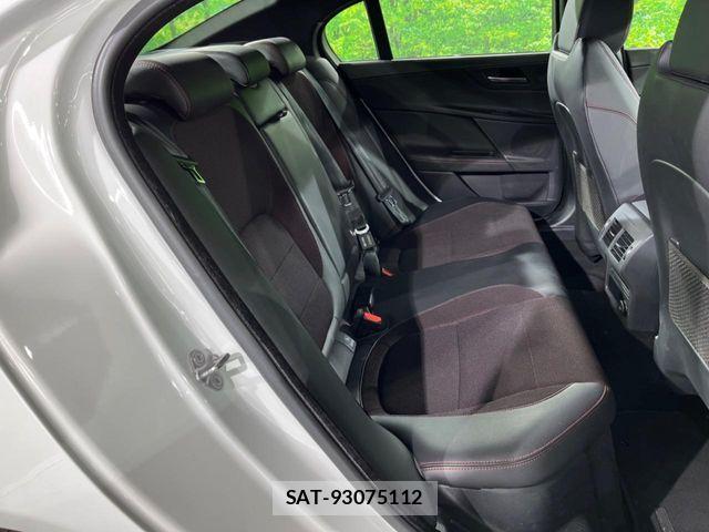 Jaguar XE 2017-12 7358189-15