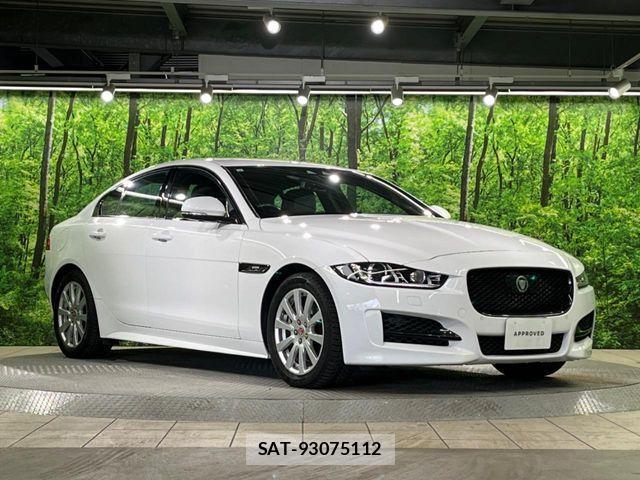 Jaguar XE 2017-12 7358189-16