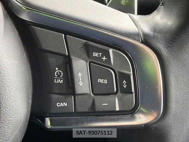 Jaguar XE 2017-12 7358189-6