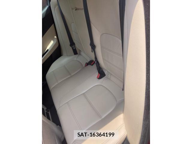 Jaguar XE 2018-06 7455009-12