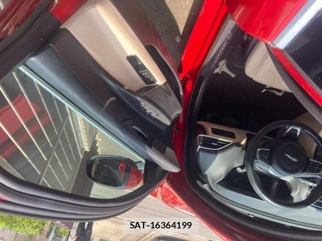Jaguar XE 2018-06 7455009-14