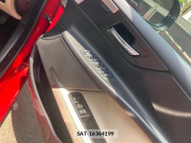 Jaguar XE 2018-06 7455009-15