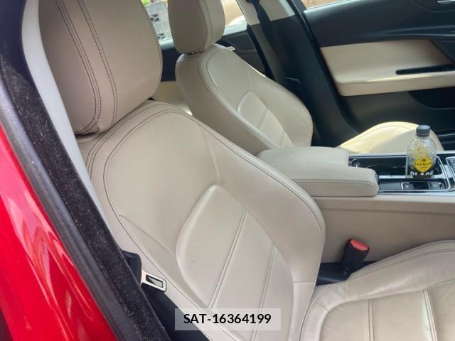 Jaguar XE 2018-06 7455009-18