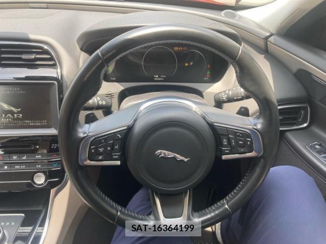 Jaguar XE 2018-06 7455009-21