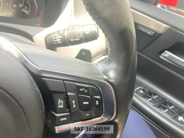 Jaguar XE 2018-06 7455009-22