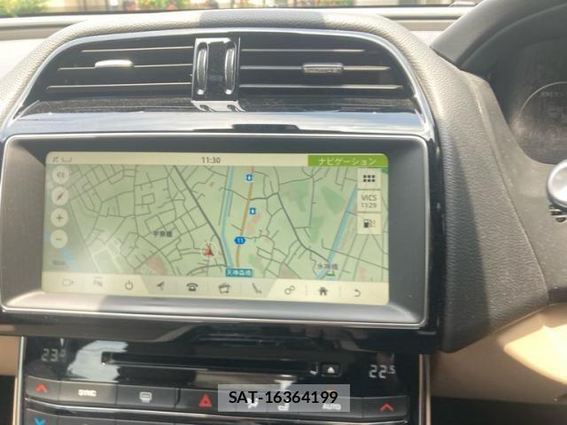 Jaguar XE 2018-06 7455009-27