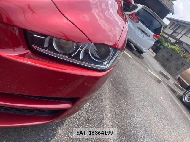 Jaguar XE 2018-06 7455009-3