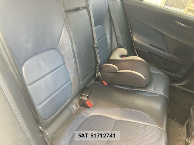 Jaguar XE 2018-03 7617214-9