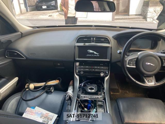 Jaguar XE 2018-03 7617214-10