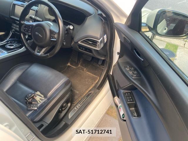 Jaguar XE 2018-03 7617214-11