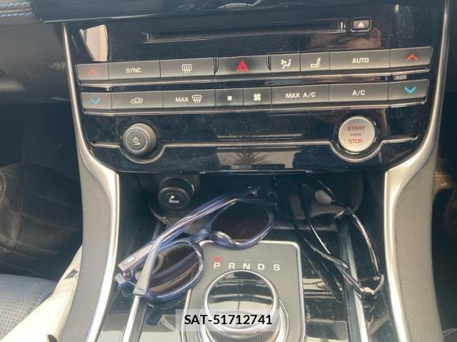 Jaguar XE 2018-03 7617214-15