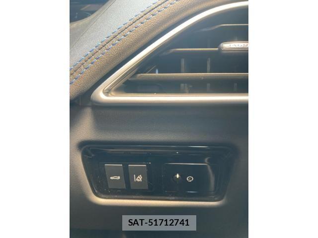 Jaguar XE 2018-03 7617214-18