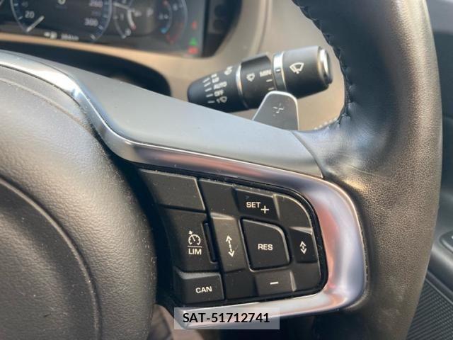 Jaguar XE 2018-03 7617214-19