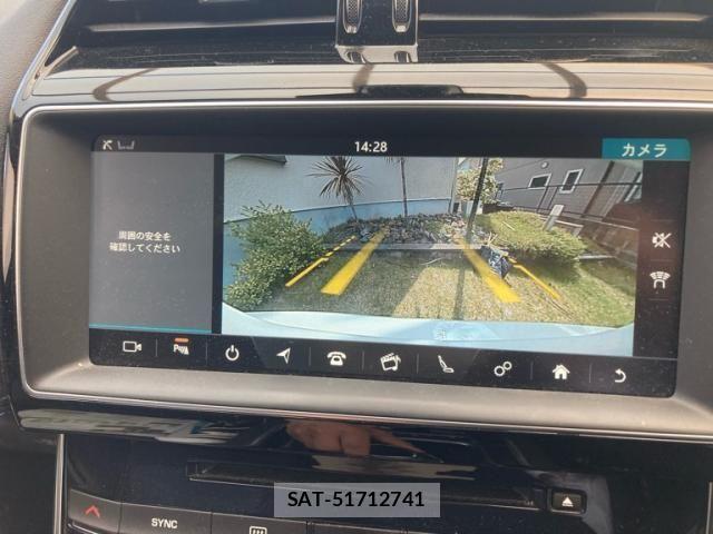 Jaguar XE 2018-03 7617214-23