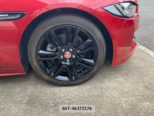 Jaguar XE 2018-03 7724368-11