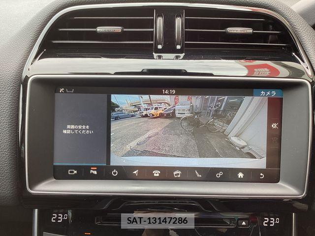 Jaguar XE 2017-12 7876996-10