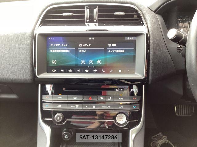Jaguar XE 2017-12 7876996-11