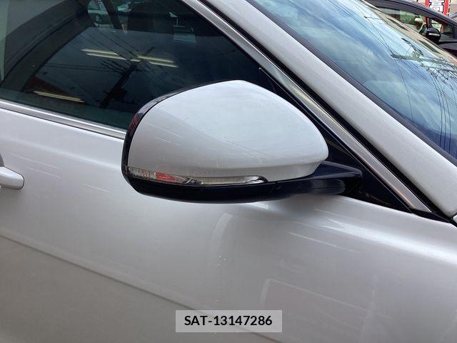 Jaguar XE 2017-12 7876996-21