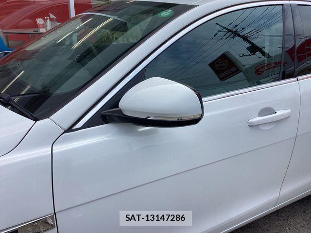 Jaguar XE 2017-12 7876996-22